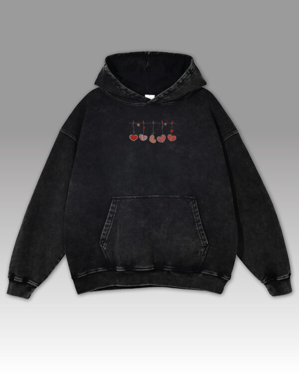 Bluza oversize z kapturem <br>Haftowane Serca <br>Efekt sprania